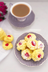 Melt-in-your-mouth cookies made with icing sugar and custard powder