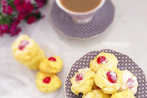 Melt-in-your-mouth cookies made with icing sugar and custard powder