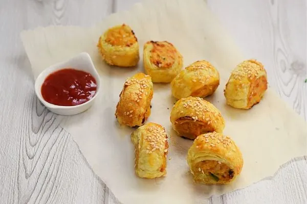 Quick and Easy Chicken sausage rolls